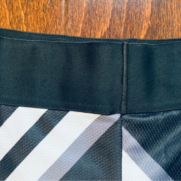 Nike Women's New Tennis Pickleball Black White Striped Skirt Skort Large tall - Picture 9 of 12